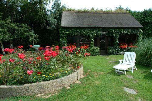 Logis Hotel Restaurant Manoir De L'Acherie Sainte-Cécile Екстериор снимка