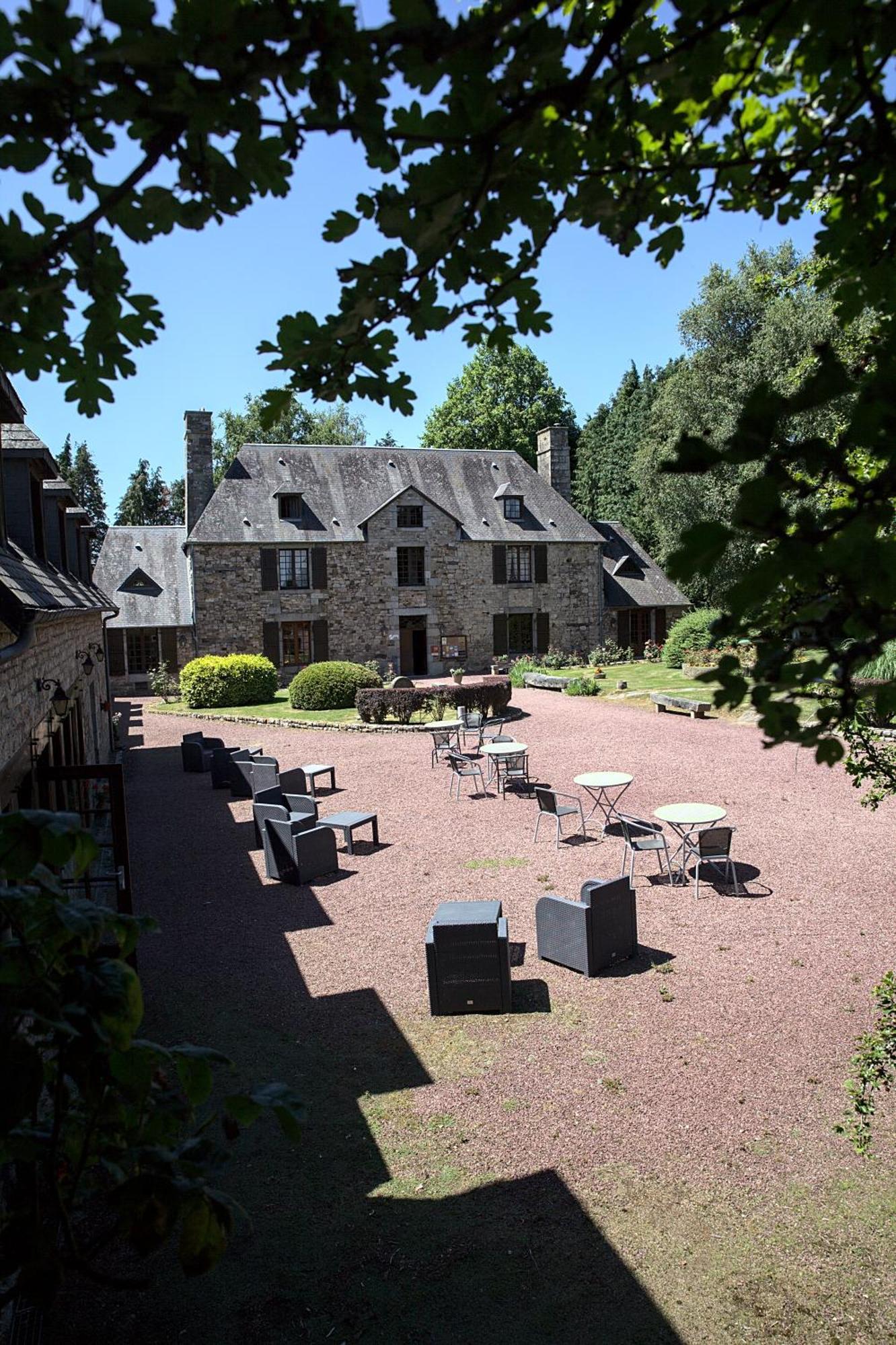 Logis Hotel Restaurant Manoir De L'Acherie Sainte-Cécile Екстериор снимка